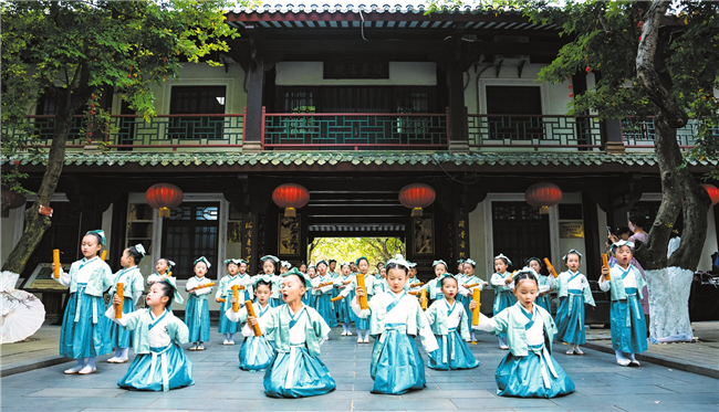 閱在春風(fēng)里 第十六屆?？跁?shū)香節(jié)啟幕